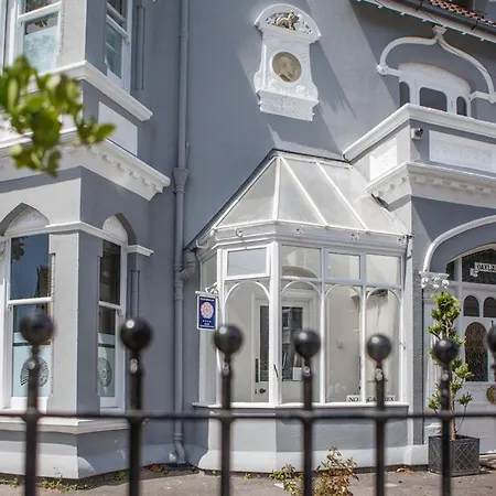 Oaklands Guest House-3